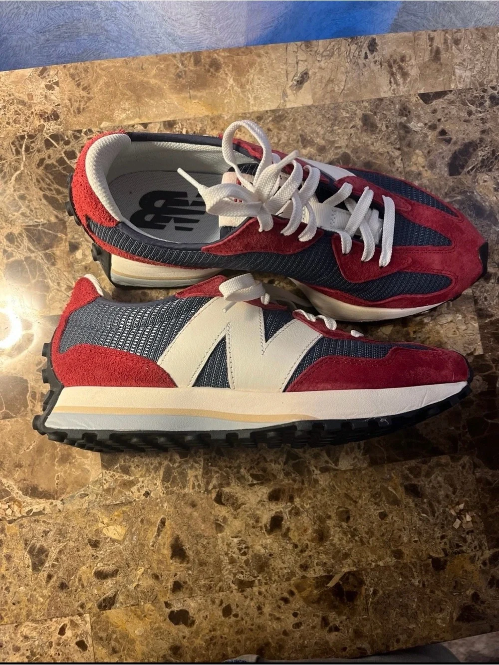 Men’s New Balance 327’s size 9
